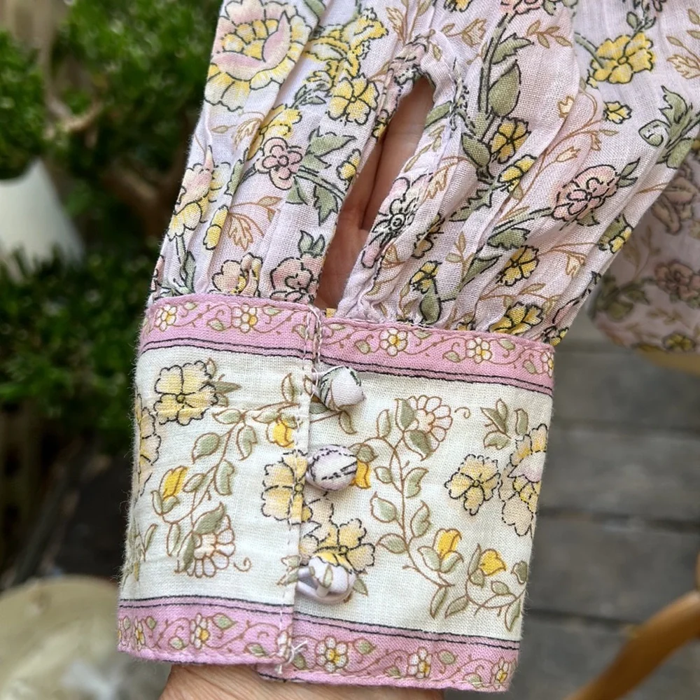 American Eagle flowy top.    Pale purple. Size S     Would easily fit Medium - Picture 4 of 14